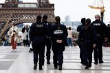 Francouzští policisté v Paříži