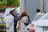 Ve Francii druhým dnem pátrají po uprchlém vězni a dalších čtyřech ozbrojených mužích, kteří při úterním krvavém útoku na vězeňskou dodávku umožnili jeho útěk