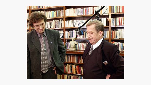 Václav Havel poslouchá svůj rozhovor