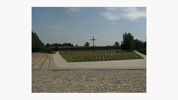 2003 - Terezín rok poté - památník