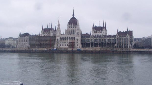 Budapešť - Parlament (pravý břeh Dunaje, Pešť)