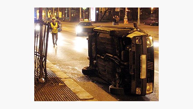 policista u nehody (ilustr. foto)