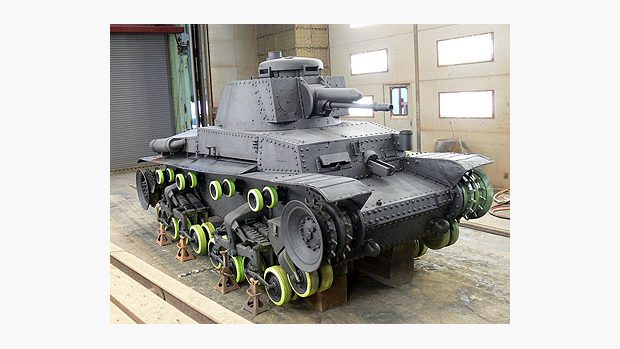 Odzbrojený tank během rekonstrukce