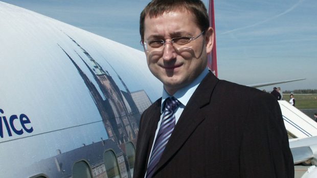 první náměstek pražského primátora Rudolf Blažek u letadla v barvách Prahy
