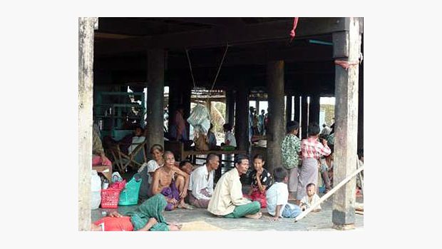 Mnoho Barmánců dočasně žije v klášterech