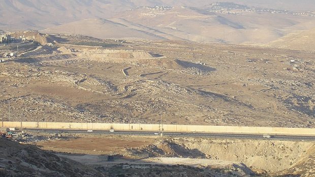 pohled na izraelskou zeď z Olivové hory