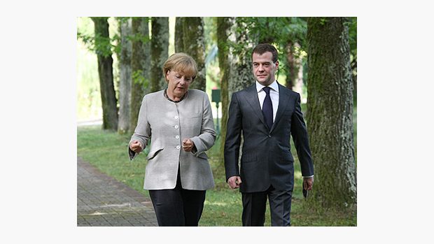 Dmitrij Medveděv a Angela Merkelová