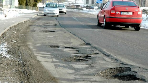 Výtluky na silnici