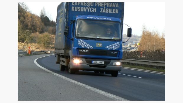 Kamion na dálnici D8 u Řehlovic na Ústecku