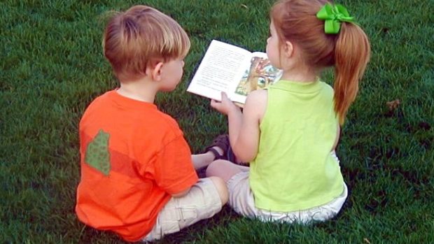 Děti by se ke čtení měly vést už od útlého věku