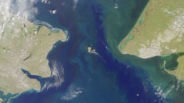 Beringův průliv na satelitním snímku