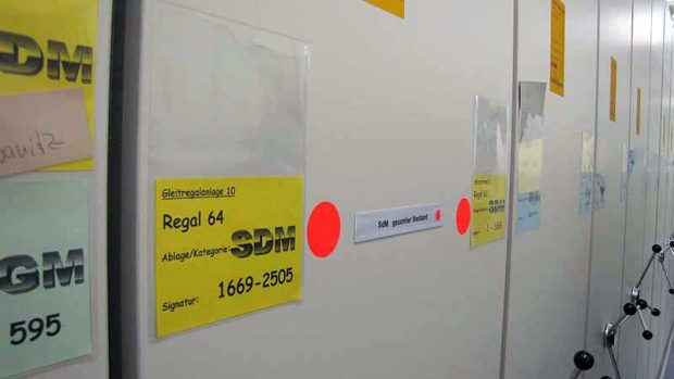 Regály v archivu Stasi