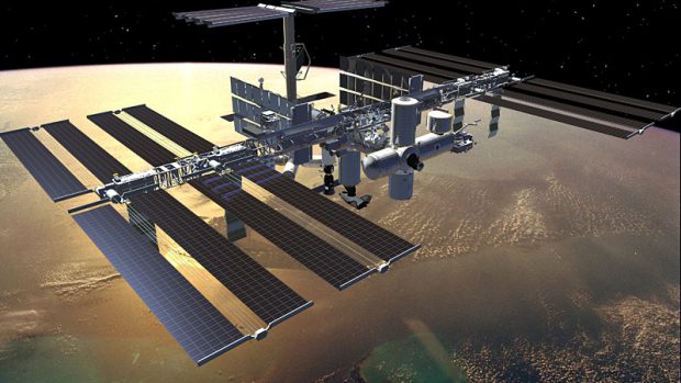 Mezinárodní vesmírná stanice je hotova a má šestičlennou posádku