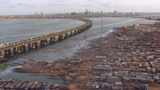 Home - Slumy v Makoko naproti Lagos Island, Lagos, Nigérie (6°30&#039; N - 3°24&#039; E)