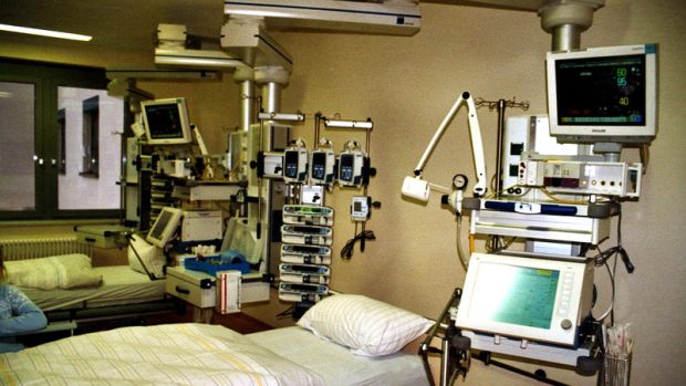 Jednotka intenzivní péče v německé nemocnici. V Německu je situace se zdravotním pojištěním cizinců příznivější
