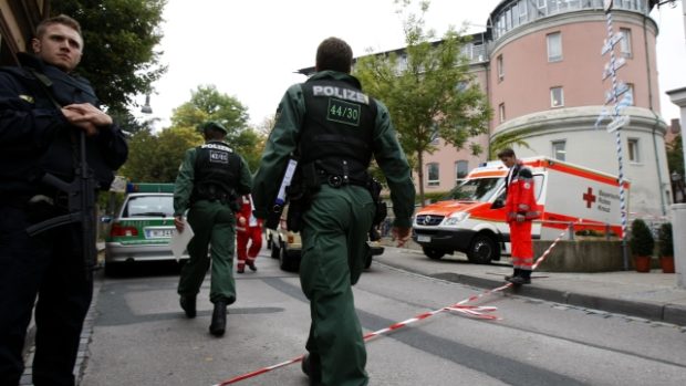 ANSBACH. Bavorská policie jednala rychle. Krveprolití na gymnáziu mohlo být větší.