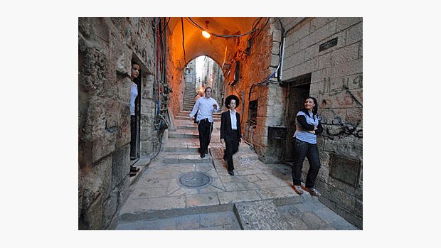 Židé v arabské čtvrti v Jeruzalémě