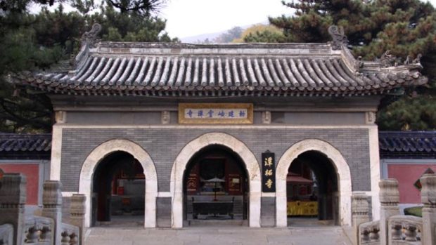 Vstupní brána do čínského kláštera