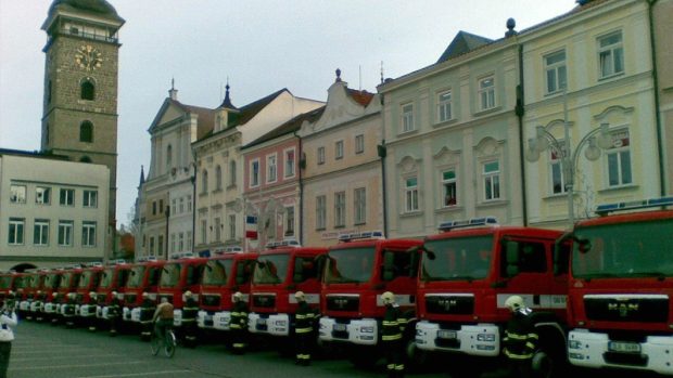 Nová hasičská technika na náměstí v Českých Budějovicích
