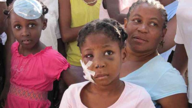 Haiti se vzpamatovává ze zemětřesení.