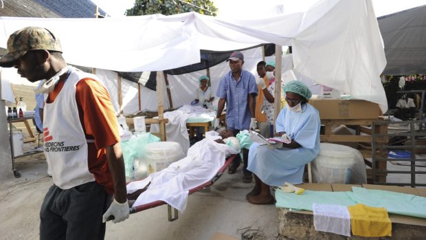 Lékaři bez hranic pokračují v poskytování zdravotnické pomoci obětem zemětřesení na Haiti ve svých zdravotnických zařízeních.