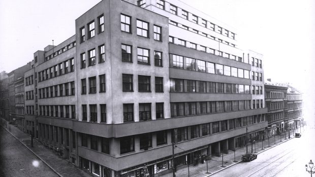 Budova rozhlasu na Vinohradech v roce 1933