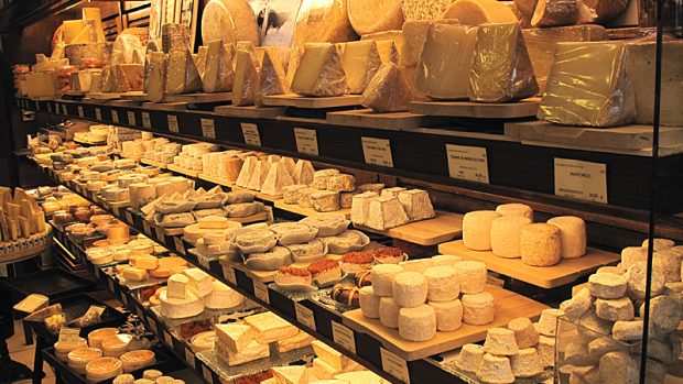 Nabídka sýrů ve Francii