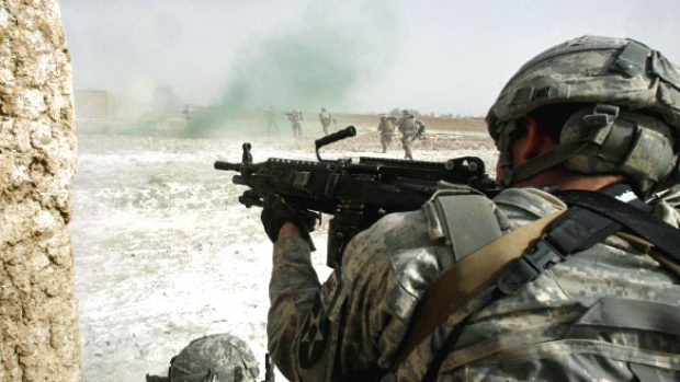 Voják NATO při ofenzívě v Afghánistánu