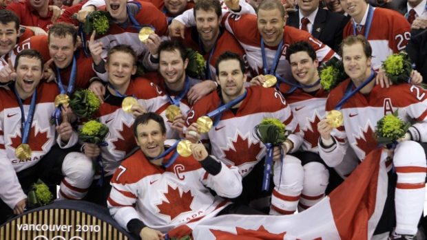Hokejisté Kanady slaví olympijské zlato
