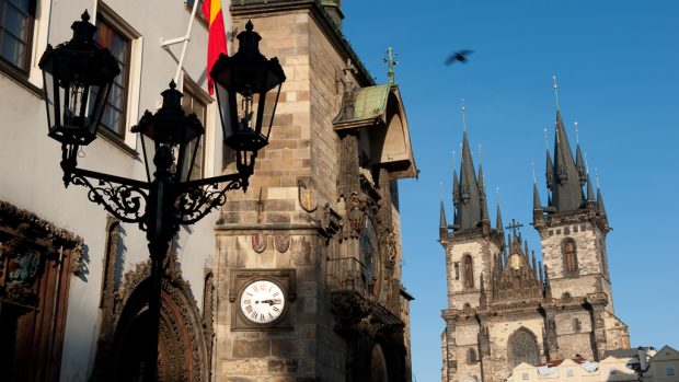 Orloj, Staroměstské náměstí a kostel P. Marie před Týnem, Praha 1