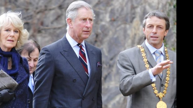 Britský princ Charles s chotí Camillou na návštěvě České republiky. Doprovází je tehdejší primátor Prahy Pavel Bém