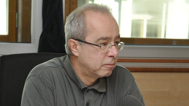 Oldřich Kužílek (v nadcházejících volbách kandiduje za stranu Starostové a nezávislí) pracuje jako poradce pro Otevřenou společnost.