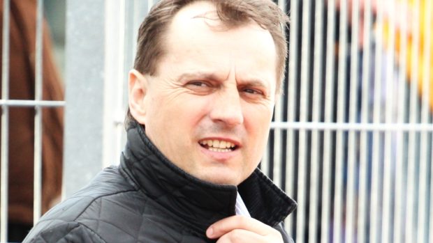 Trenér mosteckých fotbalistů Martin Půlpit při utkání v Ústí nad Labem.