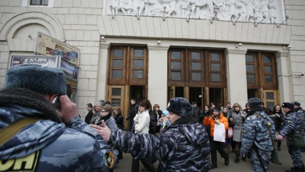 Policie vyklízí moskevské metro