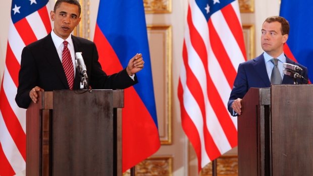 Prezidenti Barack Obama a Dmitrij Medveděv podepsali novou odzbrojovací smlouvu START.