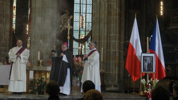 Arcibiskup Dominik Duka na zádušní mši za polské oběti leteckého neštěstí u Smolenska