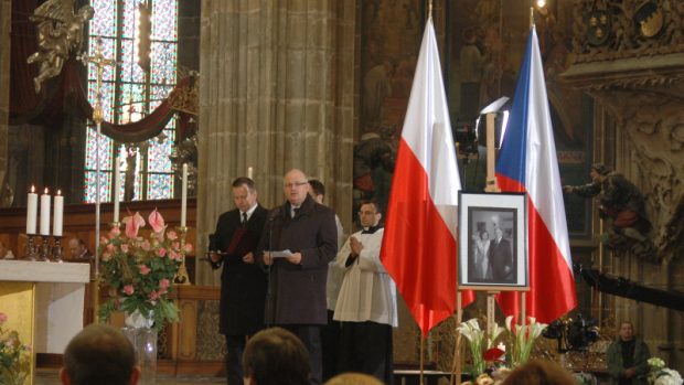 Polský velvyslanec Jan Pastwa pak poděkoval za projevy soustrasti všem lidem v České republice