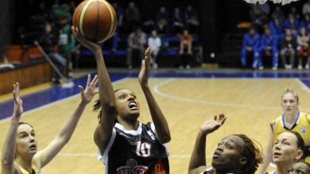 Finále play off basketbalové ligy žen,De Wanna Bonnerová z Brna v akci