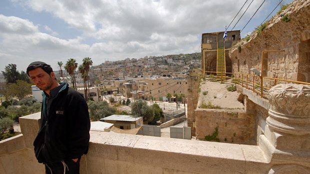 Pohled od synagogy na palestinský Hebron