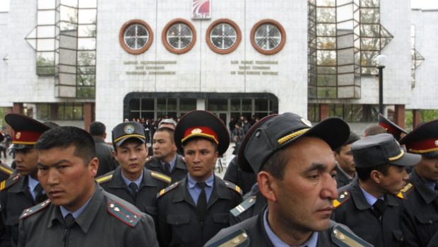 Příslušníci kyrgyzské policie