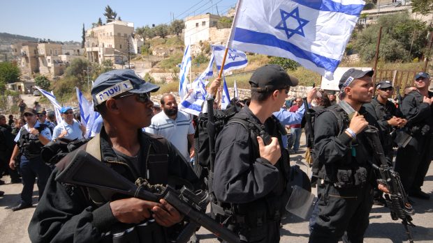 Židovští radikálové pochodují pod ochranou policie arabskou čtvrtí Jeruzaléma