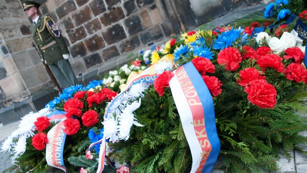 Uctění památky padlých v Pražském povstání na Staroměstském náměstí