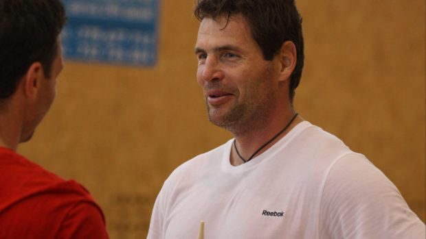 Hokejista Jan Benda na úvodním tréninku v Chomutově.