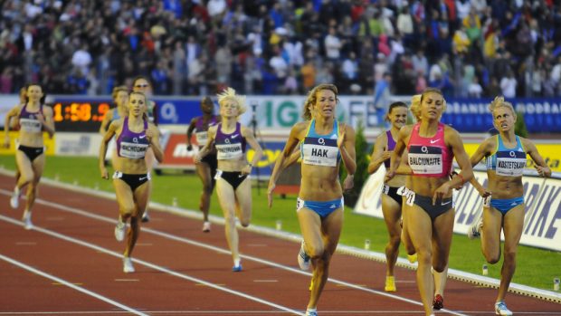 Běh na 800 metrů v Ostravě vyhrála Yvonne Hak (Holandsko) časem 2:00.53