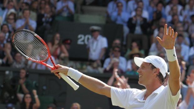 Tomáš Berdych slaví postup přes Rogera Federera do semifinále Wimbledonu