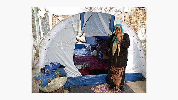 Provizorní příbytek ženy v Kyrgyzastánu