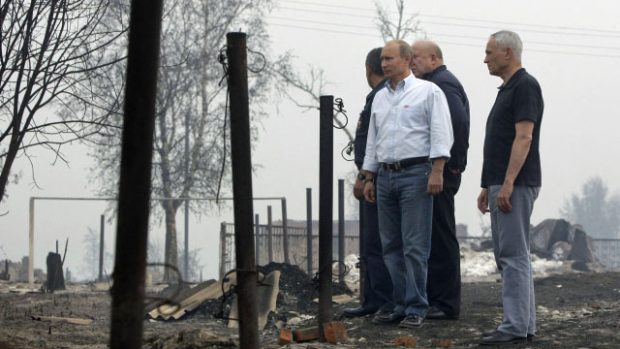 Do oblastí postižených požáry přijel premiér Vladimir Putin