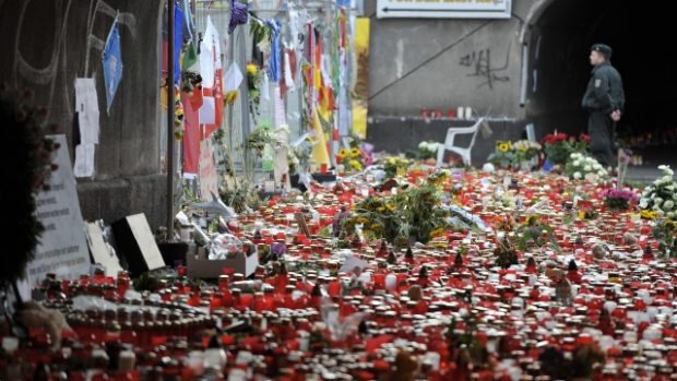 V Duisburgu hoří tisíce svíček, Němci se loučí s oběťmi neštěstí na Love Parade