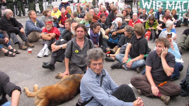 Lidé ve Stuttgartu protestují proti zbourání nádraží
