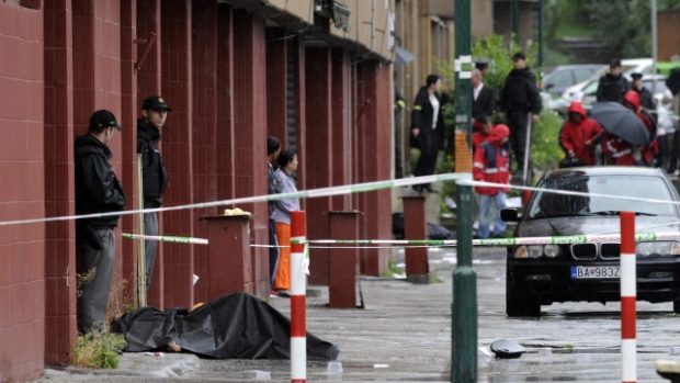 Při řádění střelce v části Bratislavy Devínska Nová Ves přišlo o život nejméně šest lidí